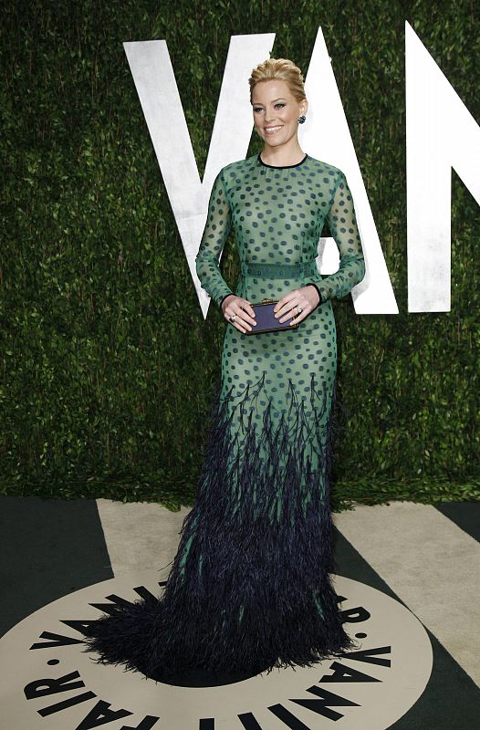 La actriz Elizabeth Banks a su llegada a la fiesta Vanity Fair Oscar