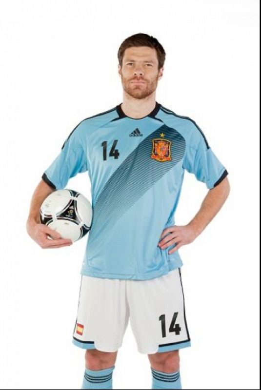 Xabi Alonso con la nueva equipación.