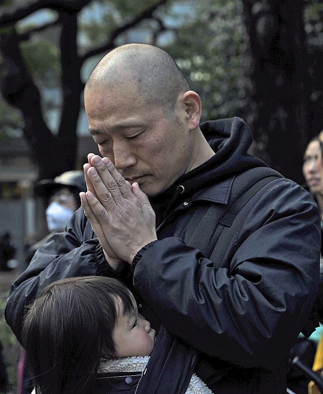 JAPÓN CONMEMORA EL PRIMER ANIVERSARIO DE LA TRAGEDIA DEL TERREMOTO Y TSUNAMI