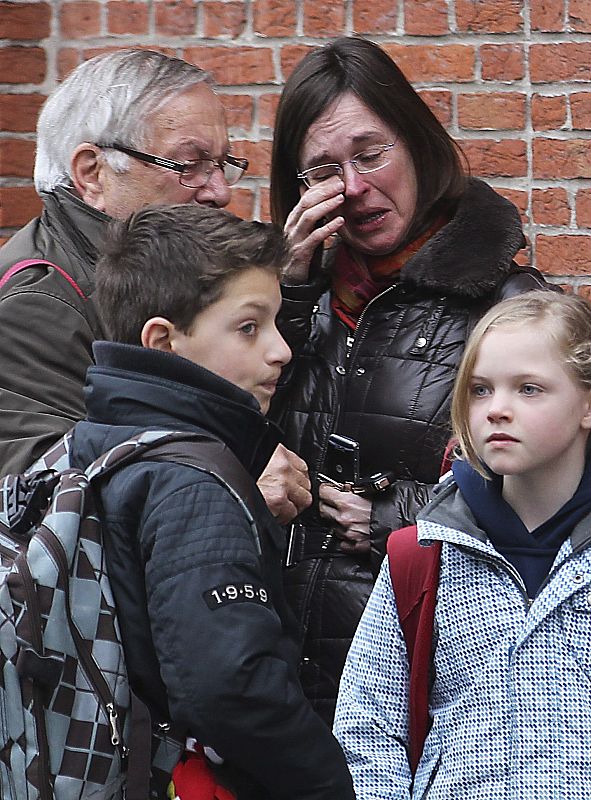 Las familias se enteran de la fatídica noticia en el colegio Saint Lambertus