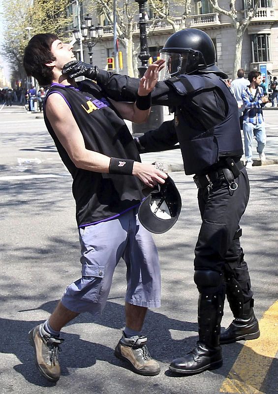 Disturbios en Barcelona durante la huelga general del 29M