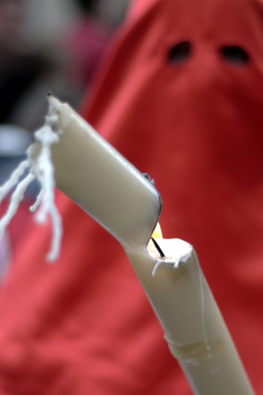 Un nazareno de la Hermandad de la Magdalena, en Jaén.