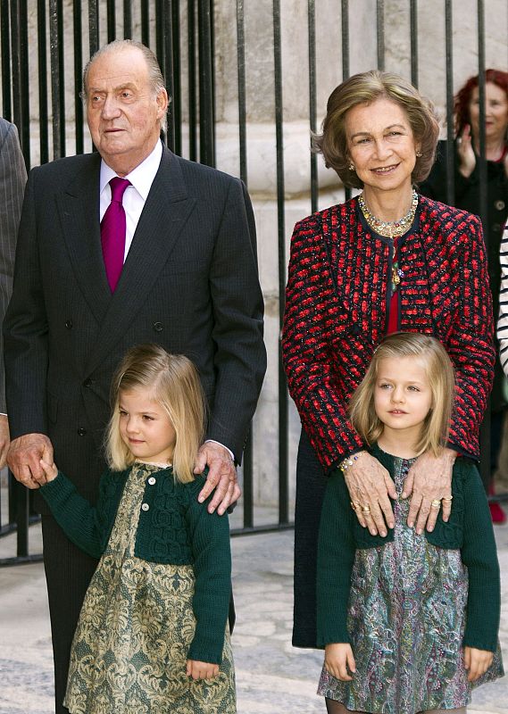 LOS REYES, LOS PRÍNCIPES Y LA INFANTA ELENA ACUDEN A MISA DE PASCUA EN PALMA