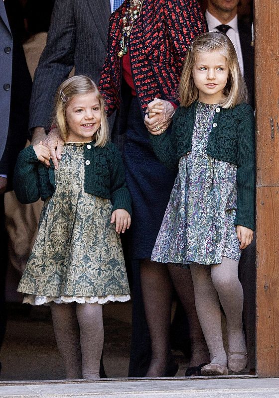 LOS REYES, LOS PRÍNCIPES Y LA INFANTA ELENA ACUDEN A MISA DE PASCUA EN PALMA