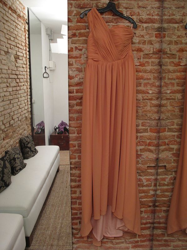 Vestido largo de corte griego y color coral