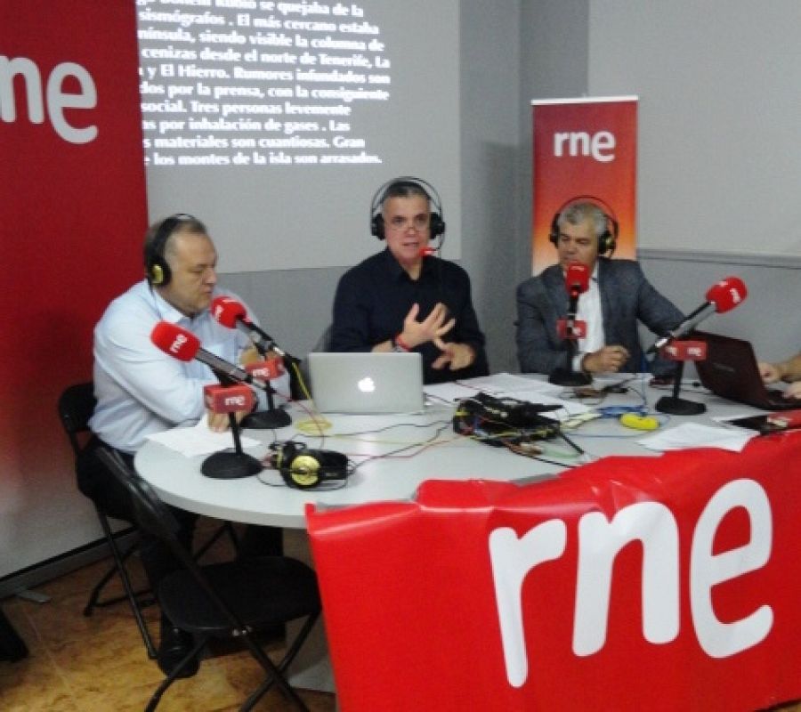 De izquierda a derecha, el consejero delegado de la Central Hidroeléctrica del Hierro, Juan Manuel Quintero; Juan Ramón Lucas y el presidente del cabildo insular, Alpidio Armas.