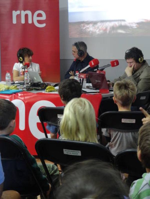 De izquierda a derecha, la directora del Instituto Geográfico Nacional, Mª José Blanco, Juan Ramón Lucas y Carlos Santos.