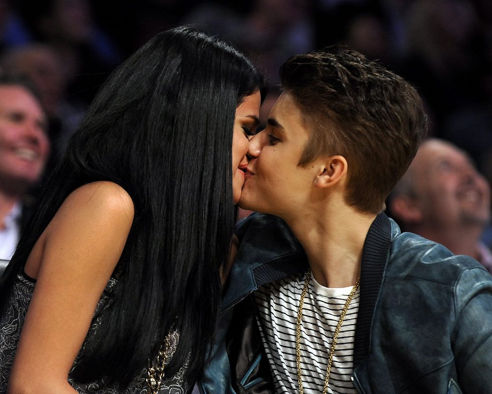 Gente y Tendencias - Justin Bieber y Selena Gomez besándose