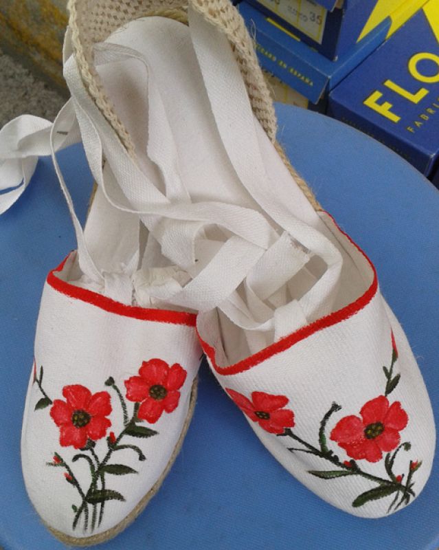 Alpargatas de flores pintadas a mano