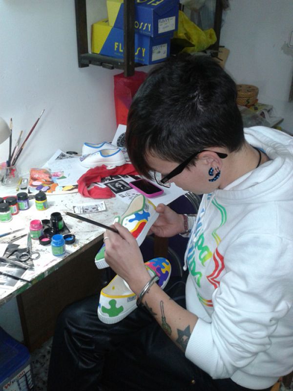 Zapatillas Anika hace los diseños uno a uno y de forma totalmente artesanal