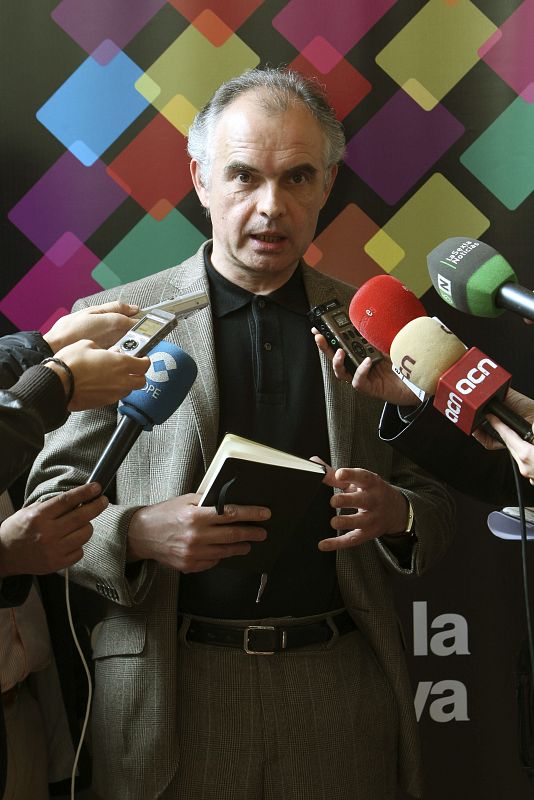 EL PORTAVOZ DE LA SGAE INFORMA A LA PRENSA SOBRE EL DESARROLLO DE LAS VOTACIONES