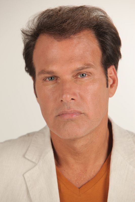 Corazón apasionado - Ricardo Rey, interpretado por Luis José Santander