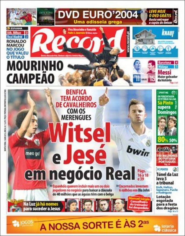 Record, también diario deportivo luso, titula "Mourinho, campeón" con la imagen del manteo del técnico portugués por sus jugadores tras conseguir la 32ª Liga por parte del Real Madrid.