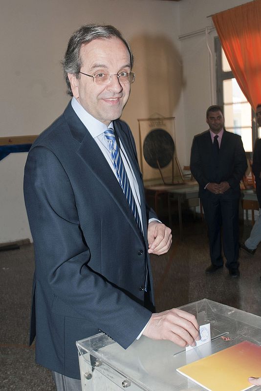 VOTAN LOS LÍDERES DE LOS PRINCIPALES PARTIDOS EN LAS ELECCIONES GRIEGAS