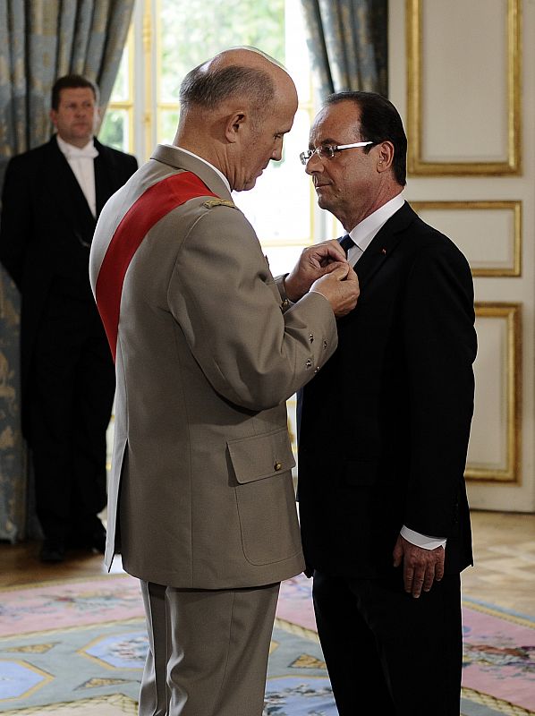 Francois Hollande es condecorado como  'Gran Maestro' de la Orden de la Legión de Honor