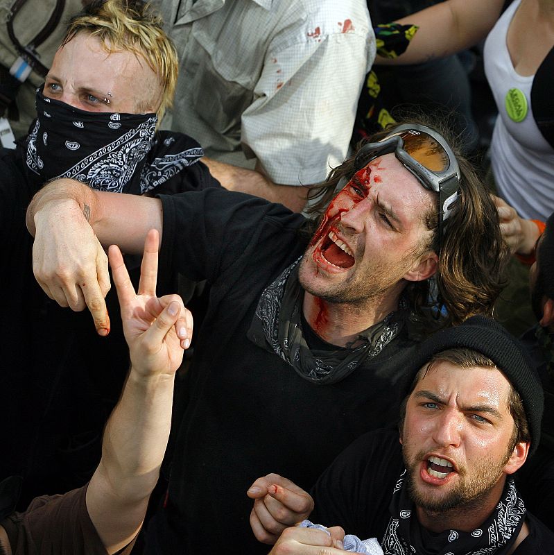 MANIFESTANTES CONTRA LA OTAN Y LA POLICÍA SE ENFRENTAN EN LAS CALLES DE CHICAGO