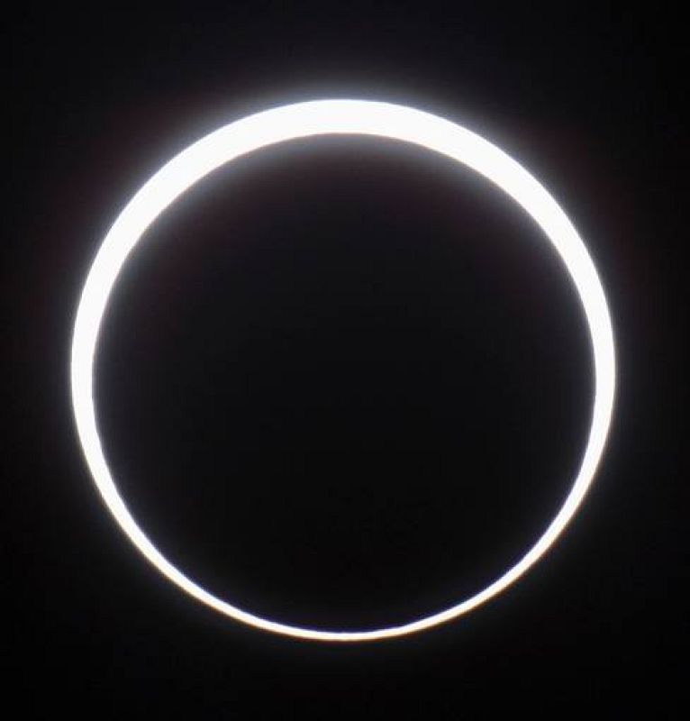 Dependiendo de la ubicación, algunos países han podido presenciar un eclipse anular, en el que la Luna bloquea al Sol excepto un anillo de luz, su contorno exterior