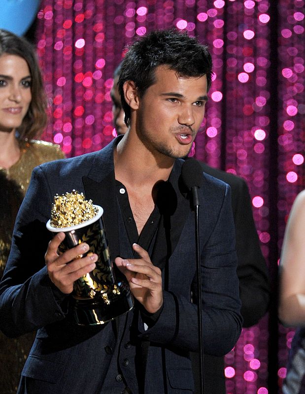 Taylor Lautner también agradeció el premio