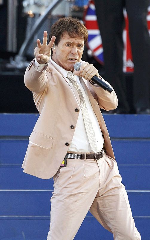 Singer Cliff Richard performs during the Diamond Jubilee concert in front of Buckingham Palace in London