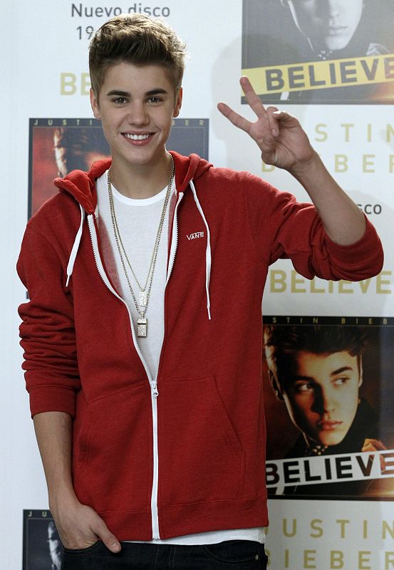 La joven estrella canadiense Justin Bieber presenta en España su consagración como músico con su álbum "Belive"