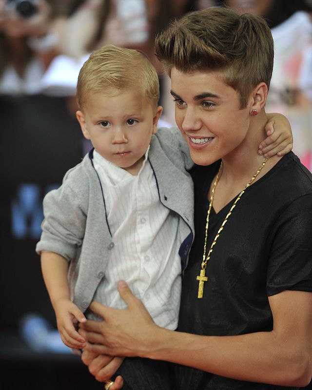 Justin Bieber y su hermano pequeño
