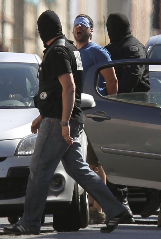 TRASLADO DE LOS PRESUNTOS ETARRAS TRAS EL REGISTRO