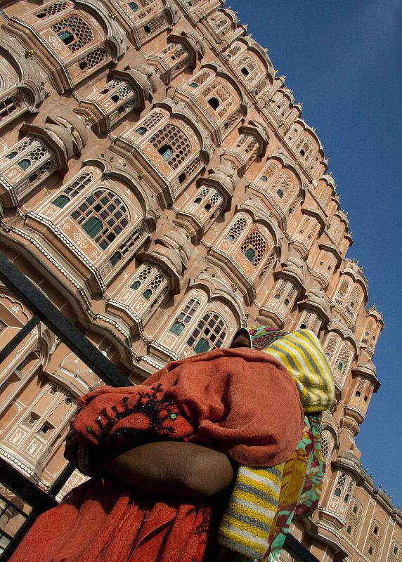 "Sonrisas Robadas": -India