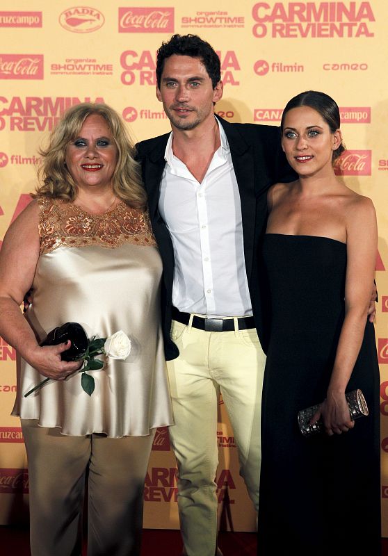 Paco León y su familia en "Carmina o Revienta"