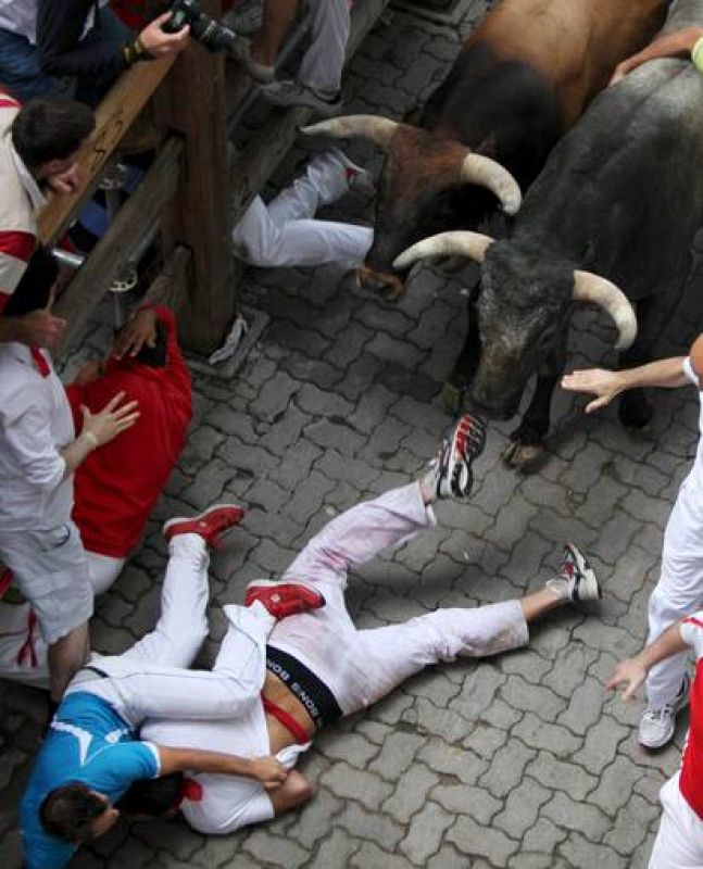 EMOCIÓN EN UN LIMPIO SEGUNDO ENCIERRO DE LAS FIESTAS DE SAN FERMÍN
