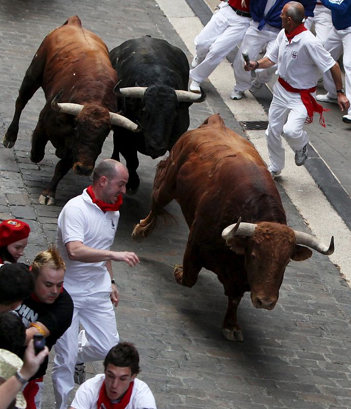 LOS TOROS DE EL PILAR CORREN EL ENCIERRO MÁS RÁPIDO DE LOS SANFERMINES