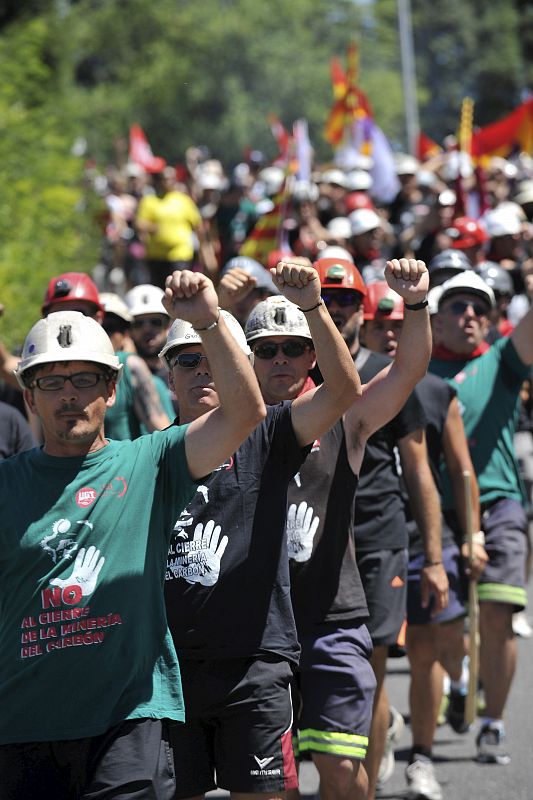 La marcha negra procedente de Aragón entrando en Alcalá de Henares