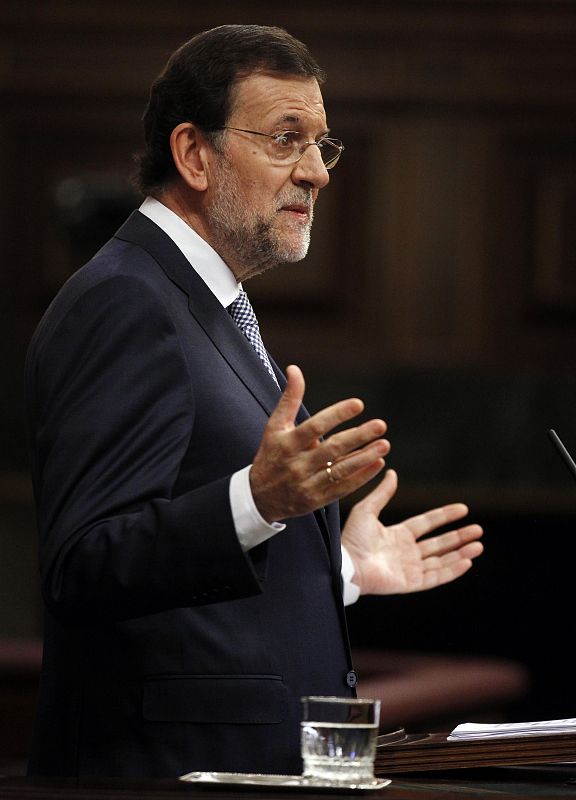 Mariano Rajoy anunciando ante el pleno del congreso los ajustes economicos entre los que esta la subida del IVA en tres puntos hasta el 21 por ciento