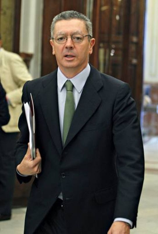 El ministro de justicia Alberto Ruiz Gallardon llega al Congreso de los Diputados