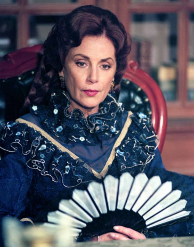 Helena Rojo en el papel de Augusta en Amor real