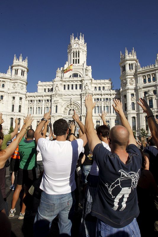 POLICÍAS NACIONALES Y BOMBEROS PIDEN LA DIMISIÓN DE RAJOY ANTE EL CONGRESO