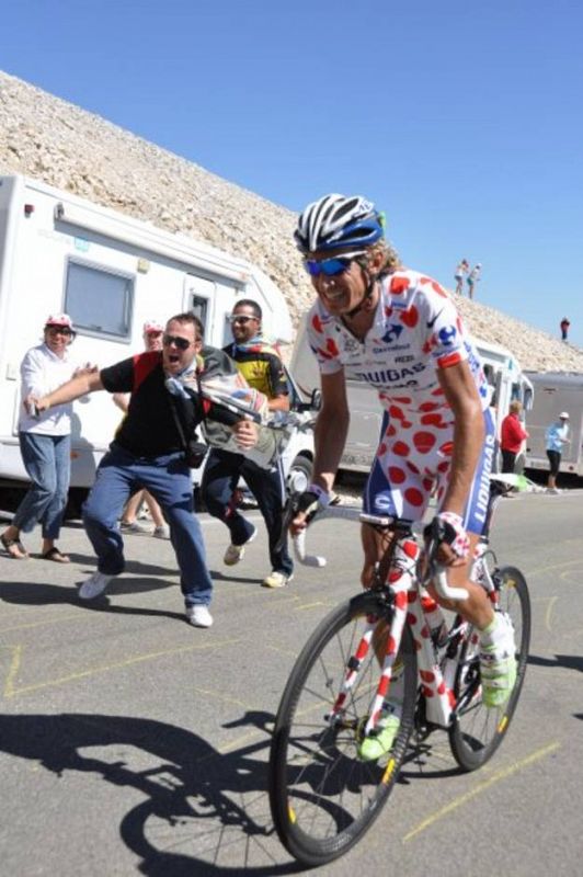 Mont Ventoux 2009,cuando paso Pellizioti arranque detras de él.