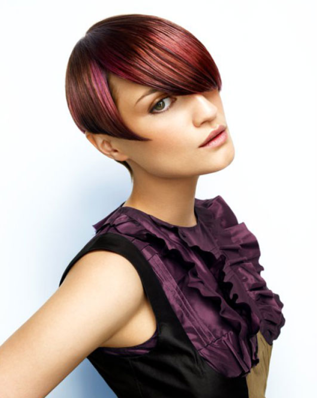 Look corto, liso, con patilla y flequillo, por Gary France, de Toni & Guy