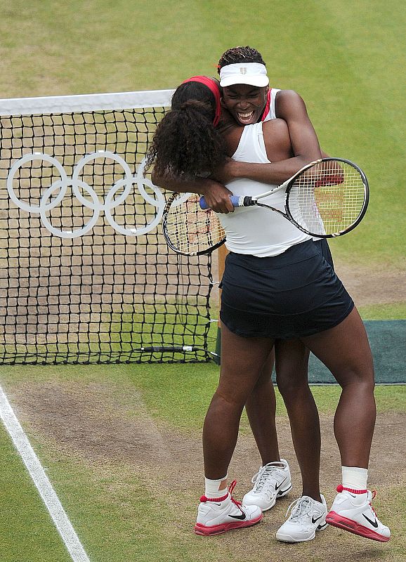 Las hermanas Williams representando a Estados Unidos ganan el oro en los juegos olímpicos.