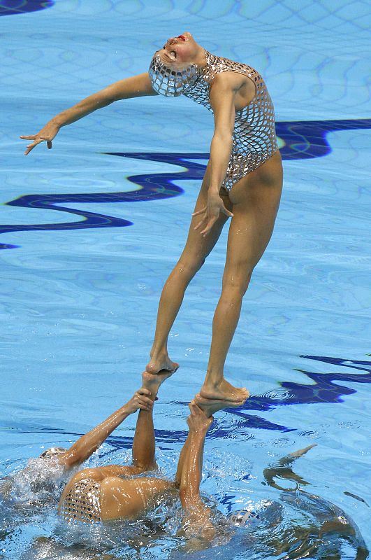 El equipo español de natación sincronizada realiza el ejercicio de rutina libre en la final de la categoria, las españolas se llevaron el bronce.