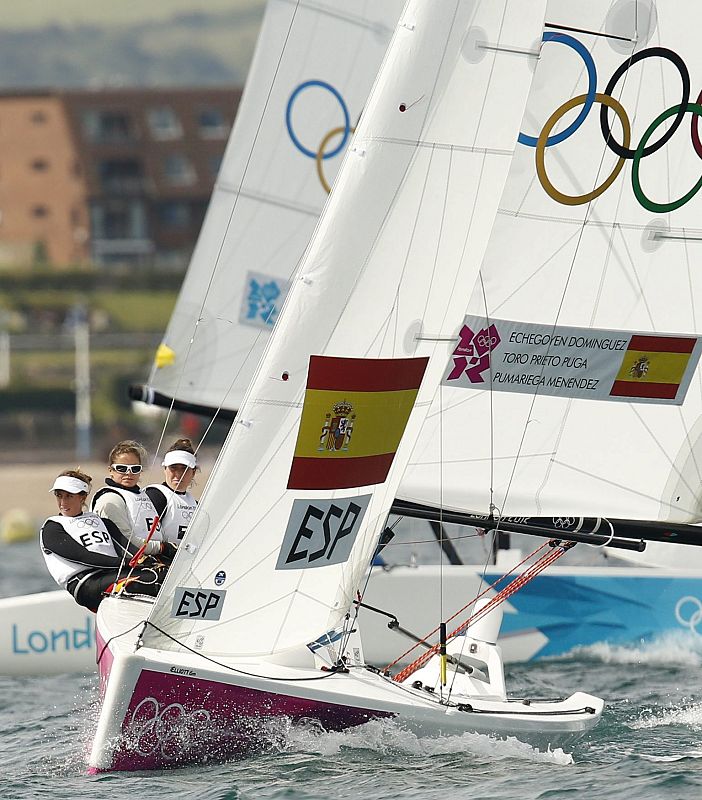 Las españolas Tamara Echegoyen, Angela Pumariega y Sofía Toro se han proclamado campeonas olímpicas en la categoría Elliot 6m tras derrotar a Australia en la última regata (3-2).