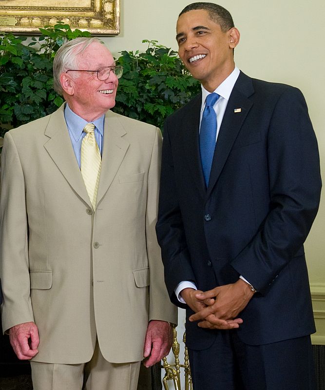 Neil Armstrong junto al presidente Barack Obama en una fotografía del 20 de julio de 2009