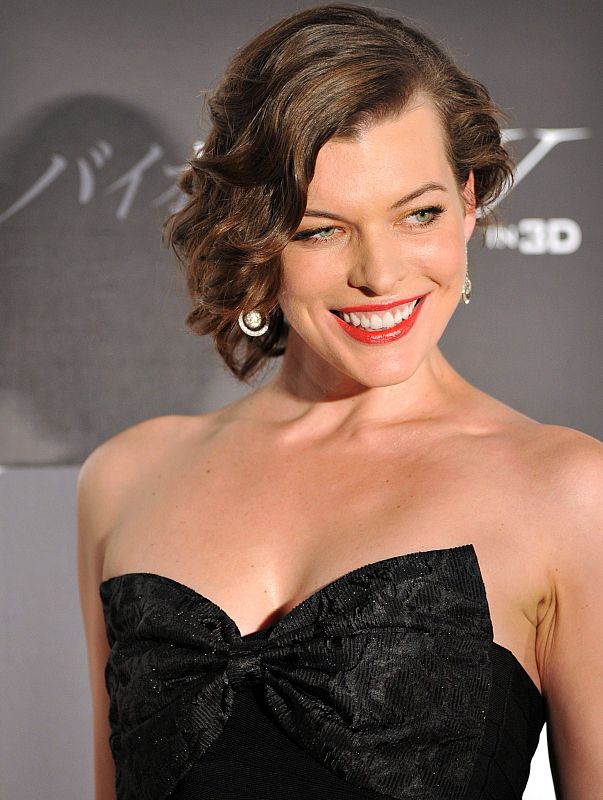 Milla Jovovich posa ante los fans japoneses