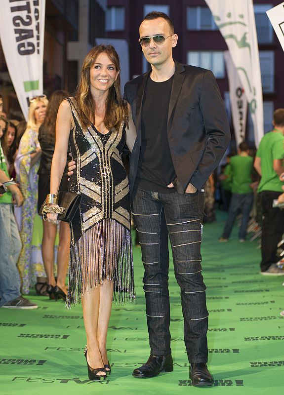 Risto Mejide y la periodista Ruth Jiménez, posando a su llegada a la gala de clausura del FesTVal