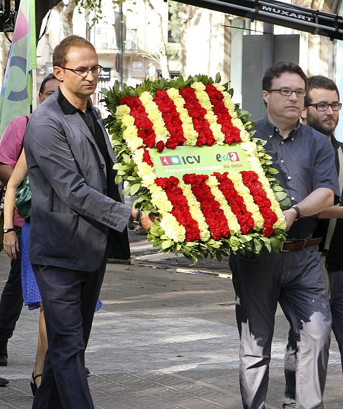 OFRENDA FLORAL EN LA DIADA