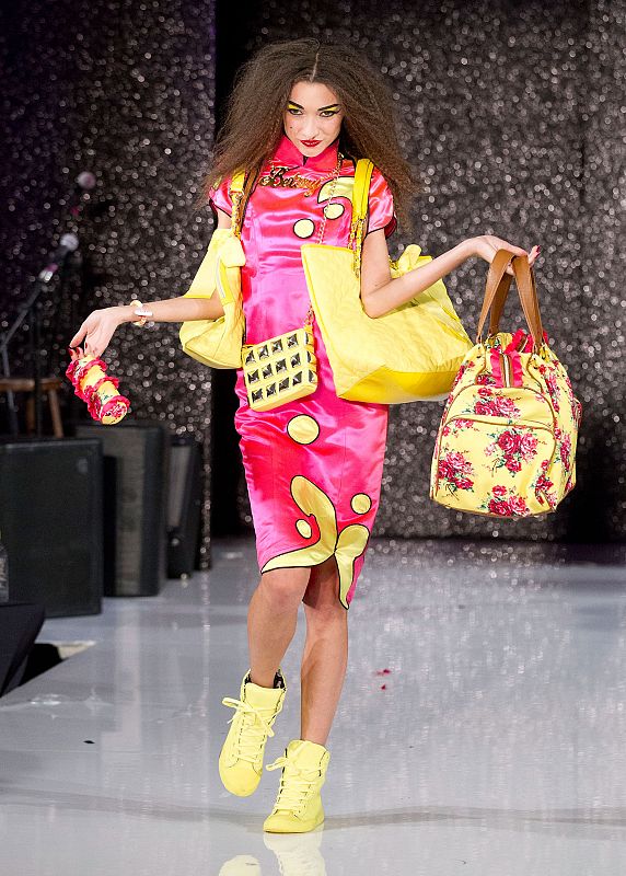 Vestido chino - Betsey Johnson - Mercedes-Benz Fashion Week