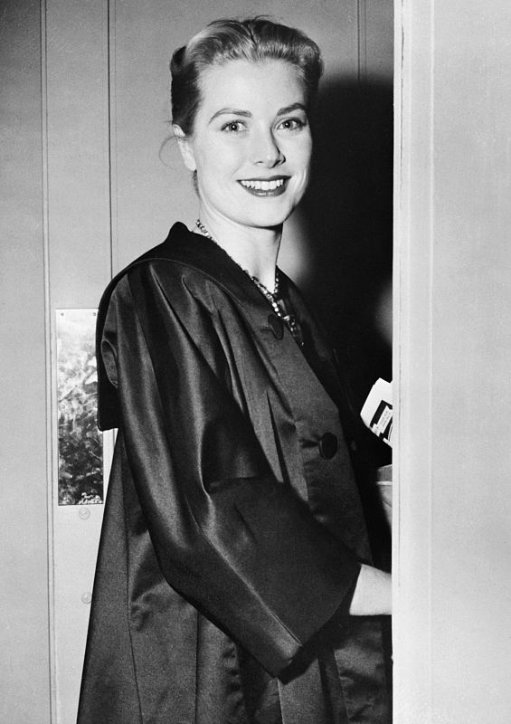 La carrera cinematográfica de Grace Kelly tan solo duró cinco años, pero fue de lo más intensa: protagonizó 11 películas, ganó un Oscar como mejor actriz y vivió romances con algunas de las más grandes estrellas del cine del momento, como Clark Gable