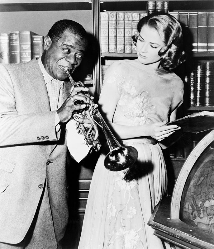 El músico Louis Armstrong y Grace Kelly en el rodaje de 'Alta sociedad' (1956).