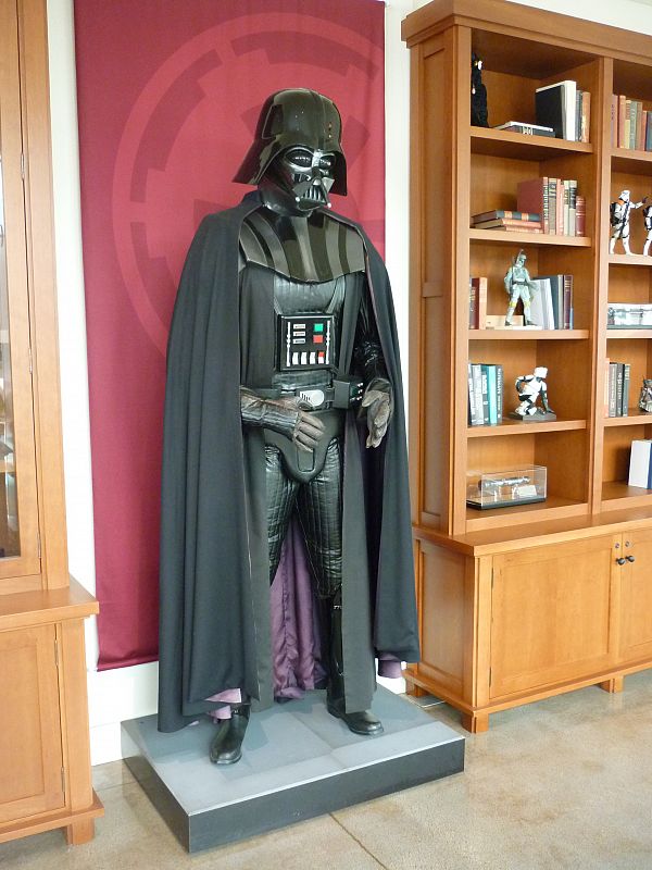 Darth Vader recibe a los visitantes en el hall de la ILM