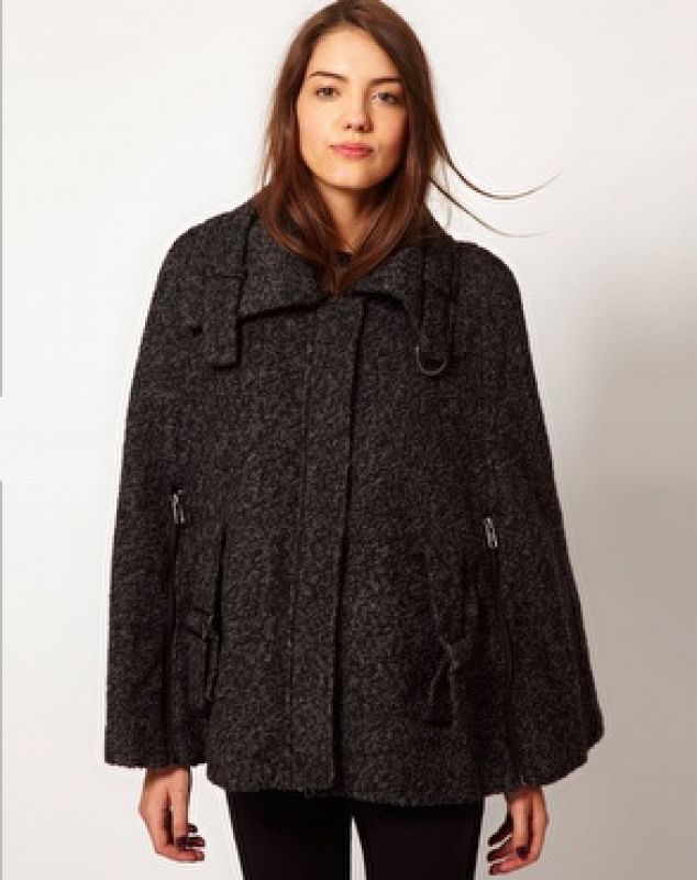 Chaqueta tipo capa de corte estándar y tejido tweed de la firma Veromoda. Disponible en Asos a 84,69 euros.