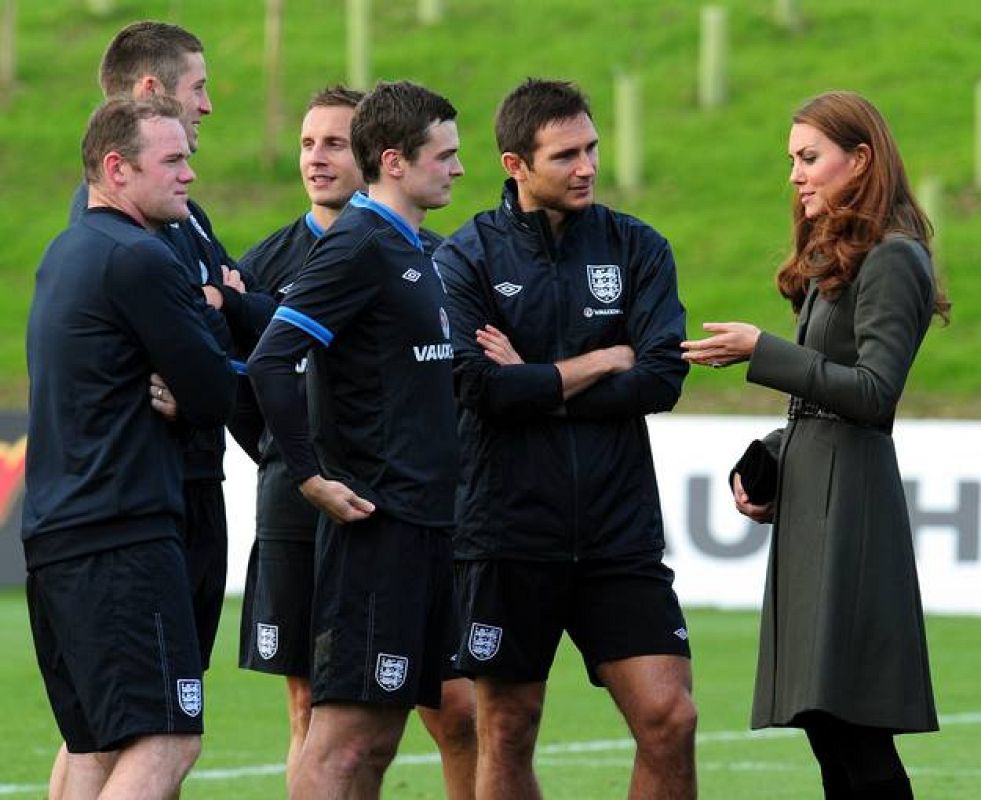 La duquesa un abrido perteneciente a la firma Reiss. En concreto se trata del modelo Angel en color gris y que cuesta 405 euros. 